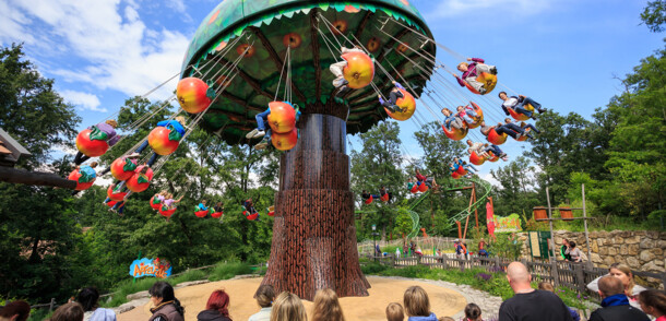     Familypark - Apple carousel / Familypark